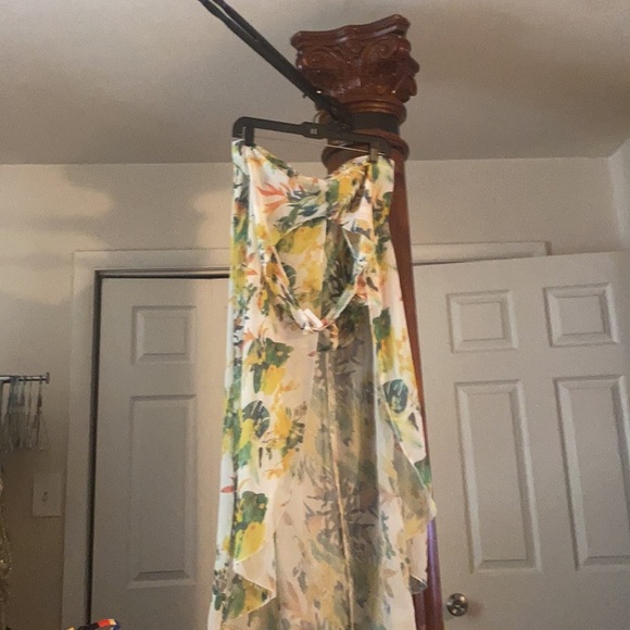 Halter dress with shorts inside - Picture 2 of 12